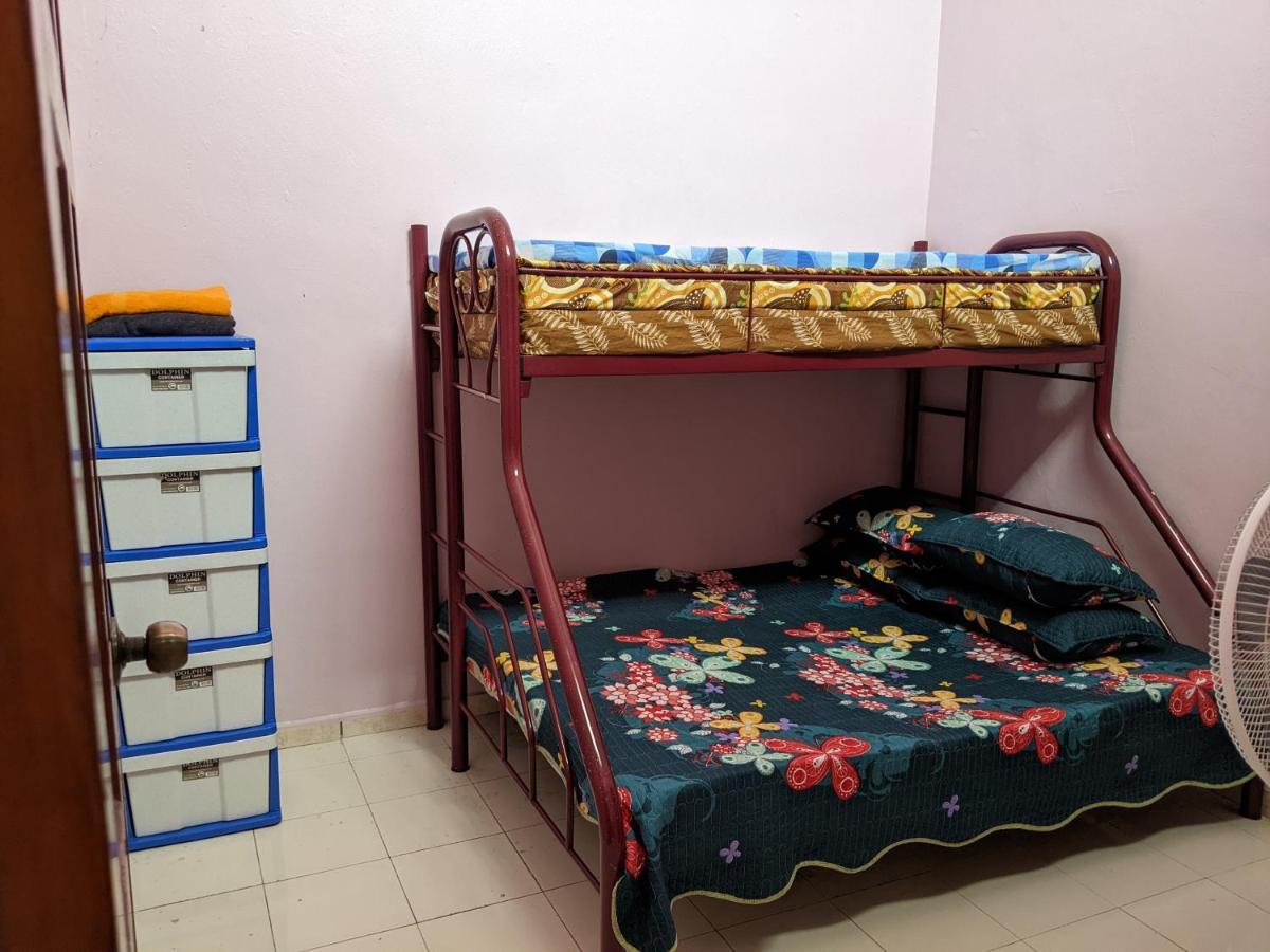 Aryani Homestay Kampong Kelemak Habitación foto